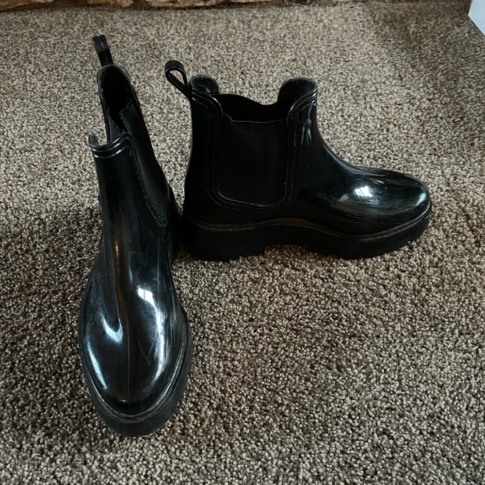 Black platform shoes size 9. Used good condition